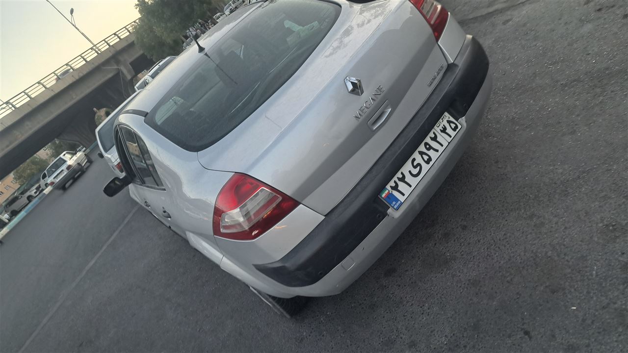 بدون عکس