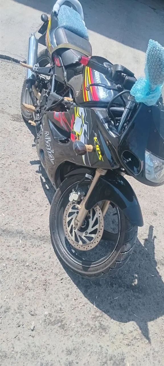 کاوازاکی ZX 150 1387