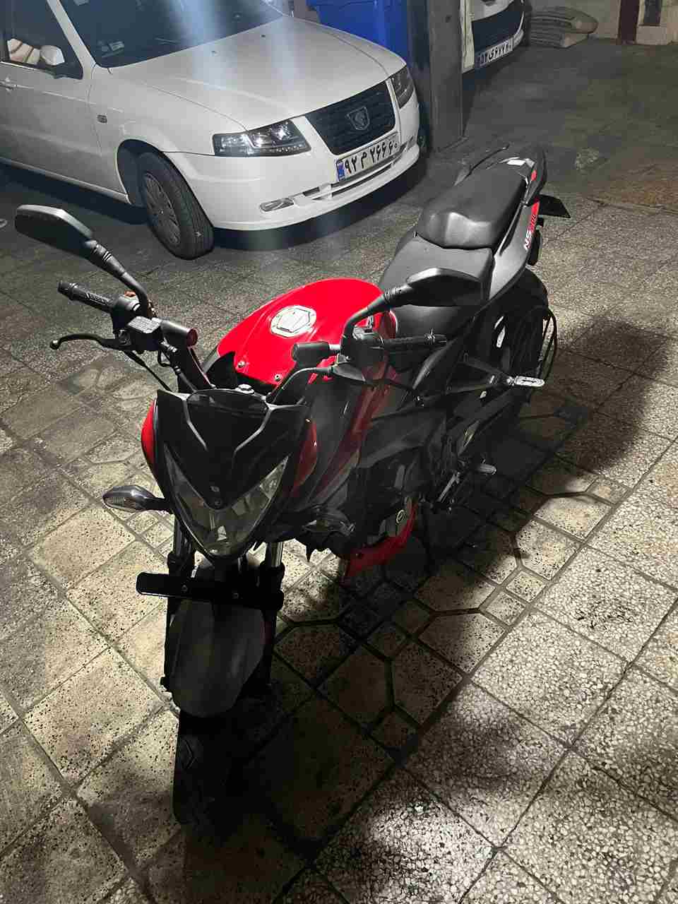 بدون عکس