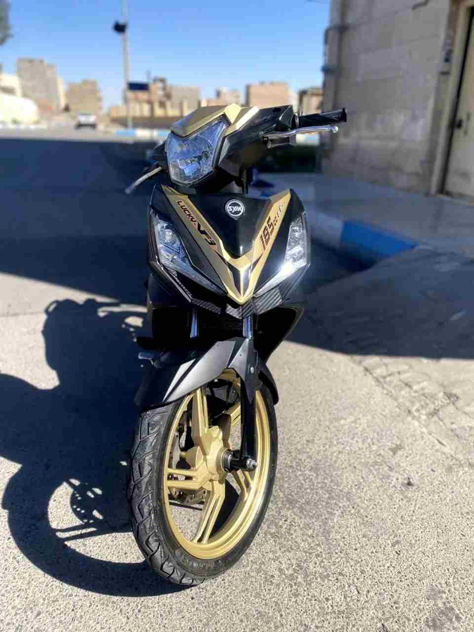 بدون عکس
