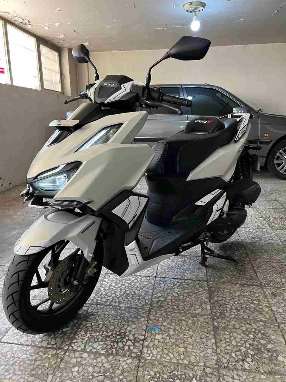 بدون عکس