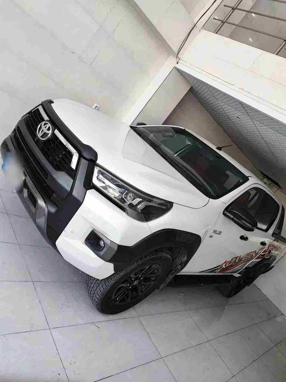 بدون عکس
