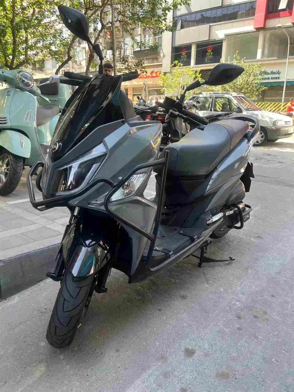 بدون عکس