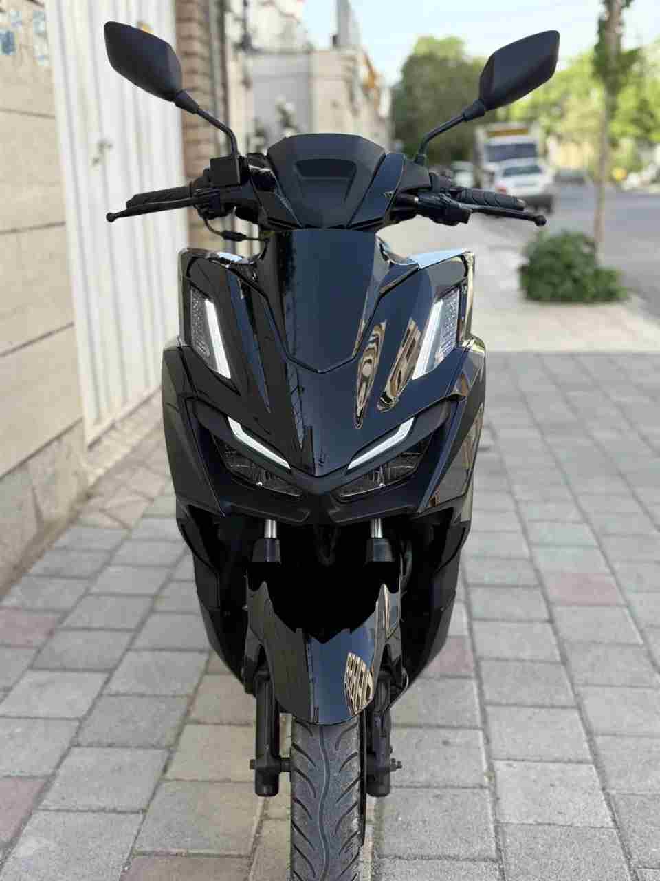 بدون عکس
