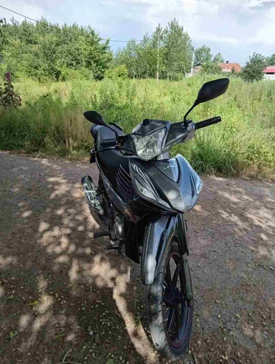 بدون عکس