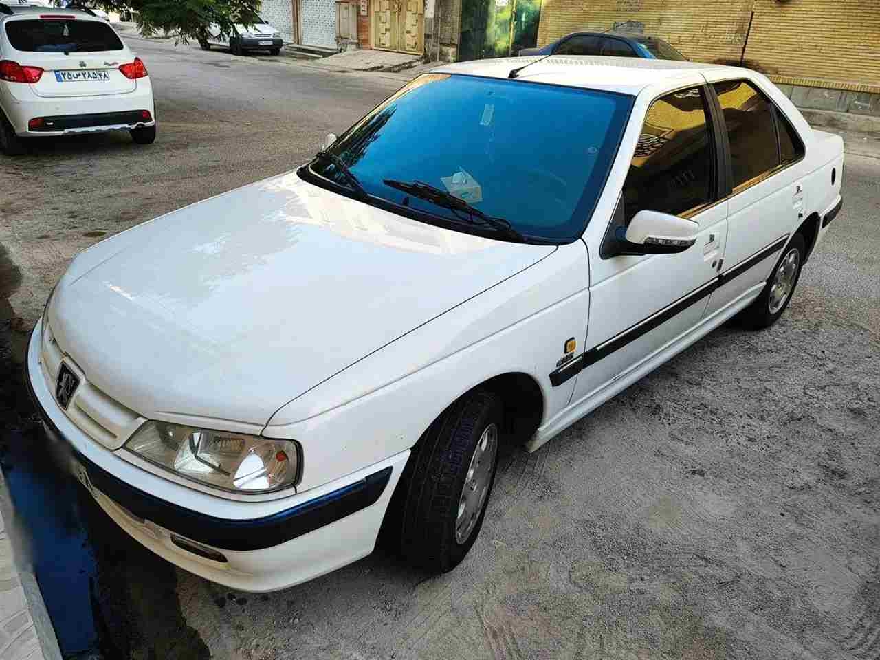 بدون عکس
