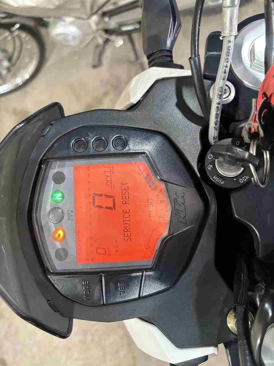 بدون عکس