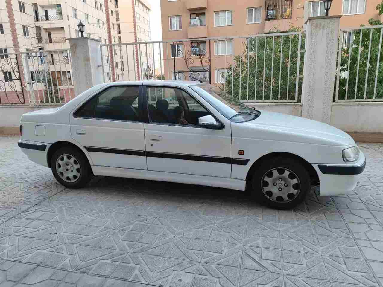 بدون عکس