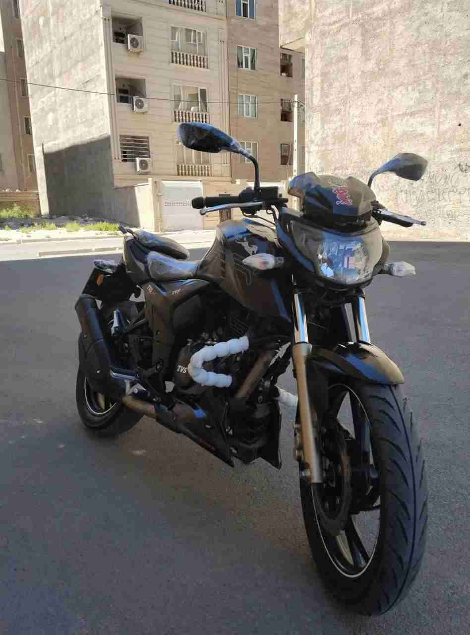 بدون عکس