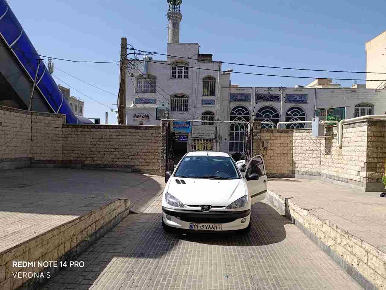 بدون عکس