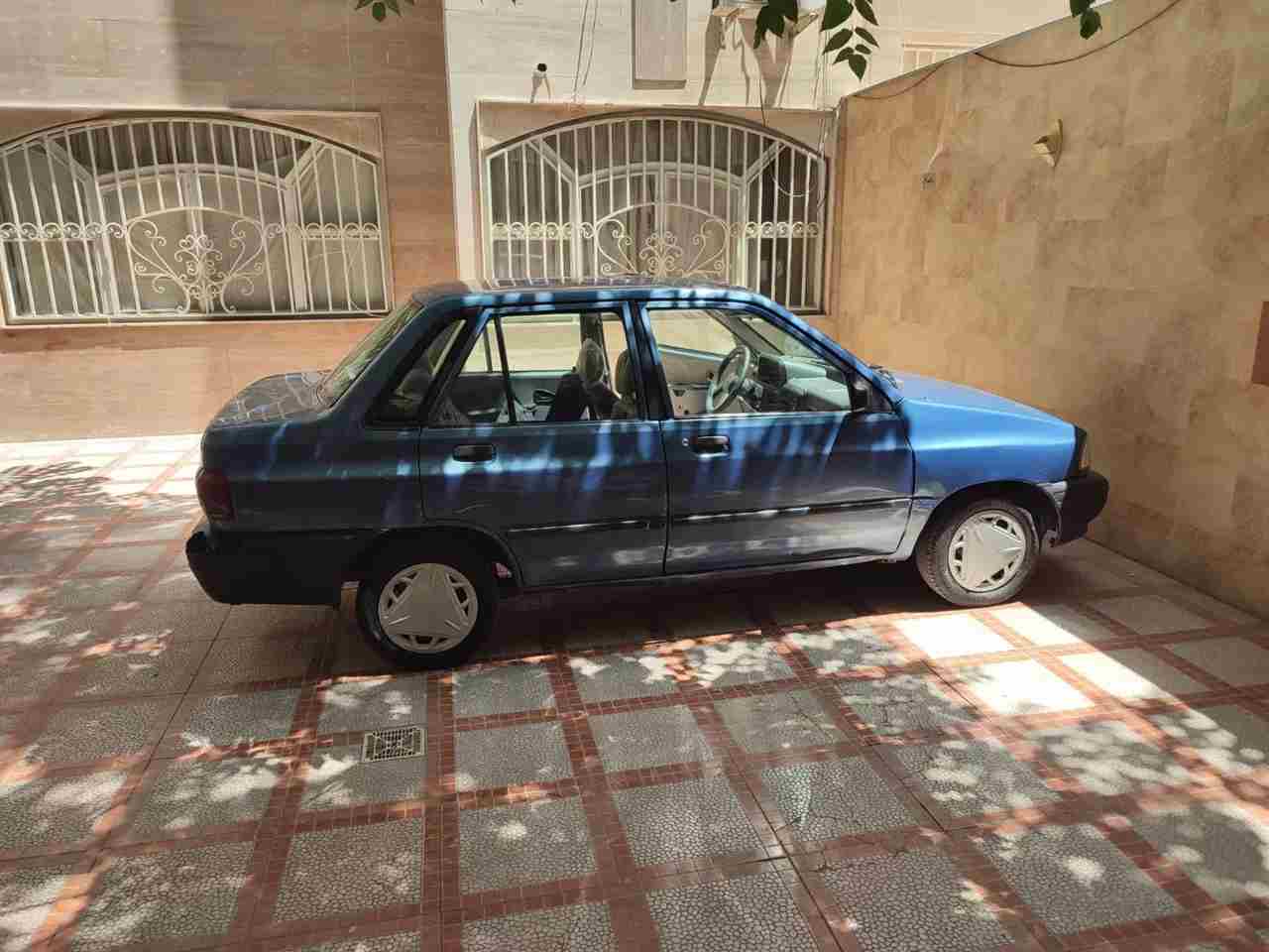 بدون عکس