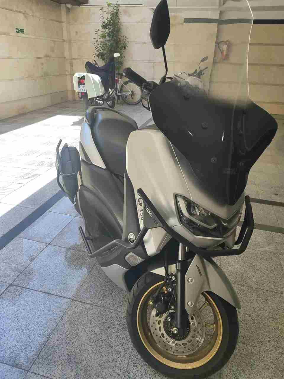 بدون عکس