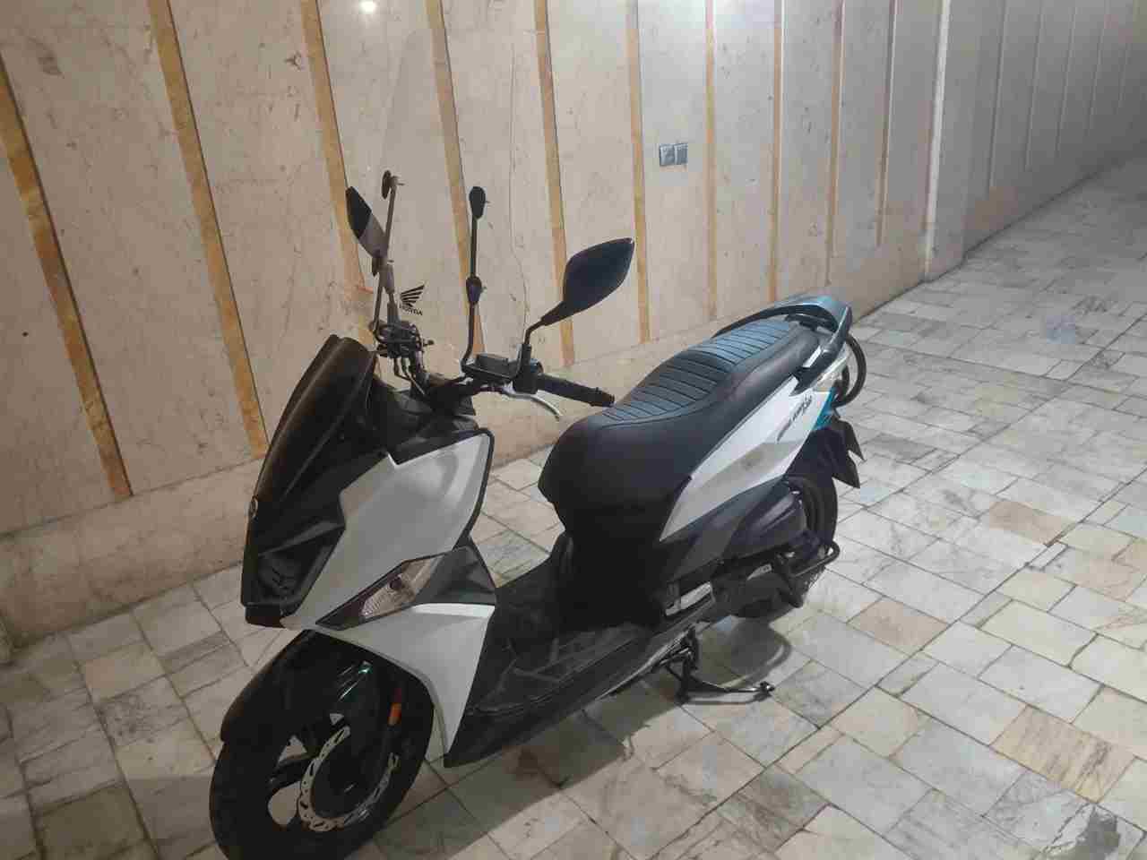 بدون عکس