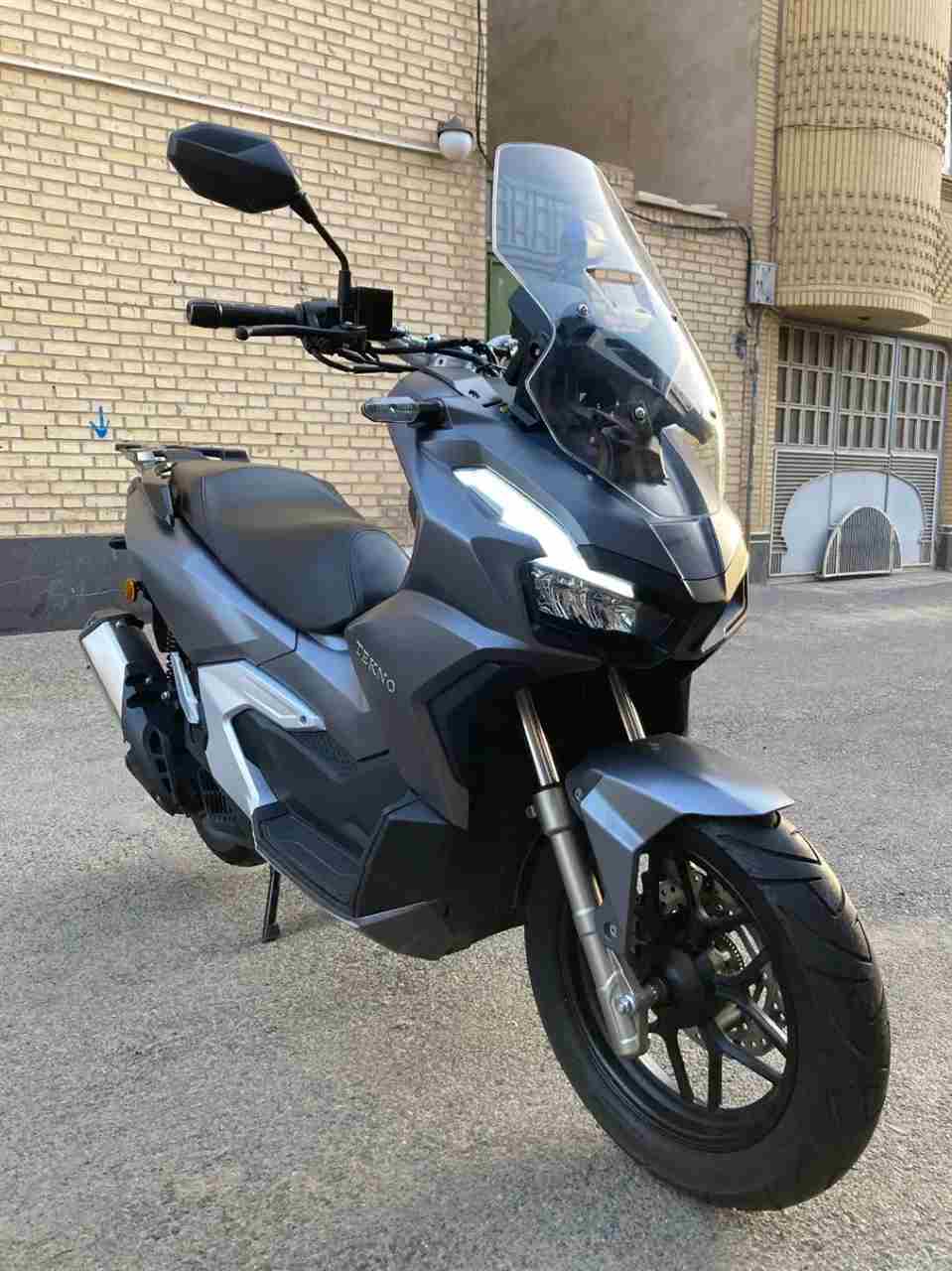 بدون عکس