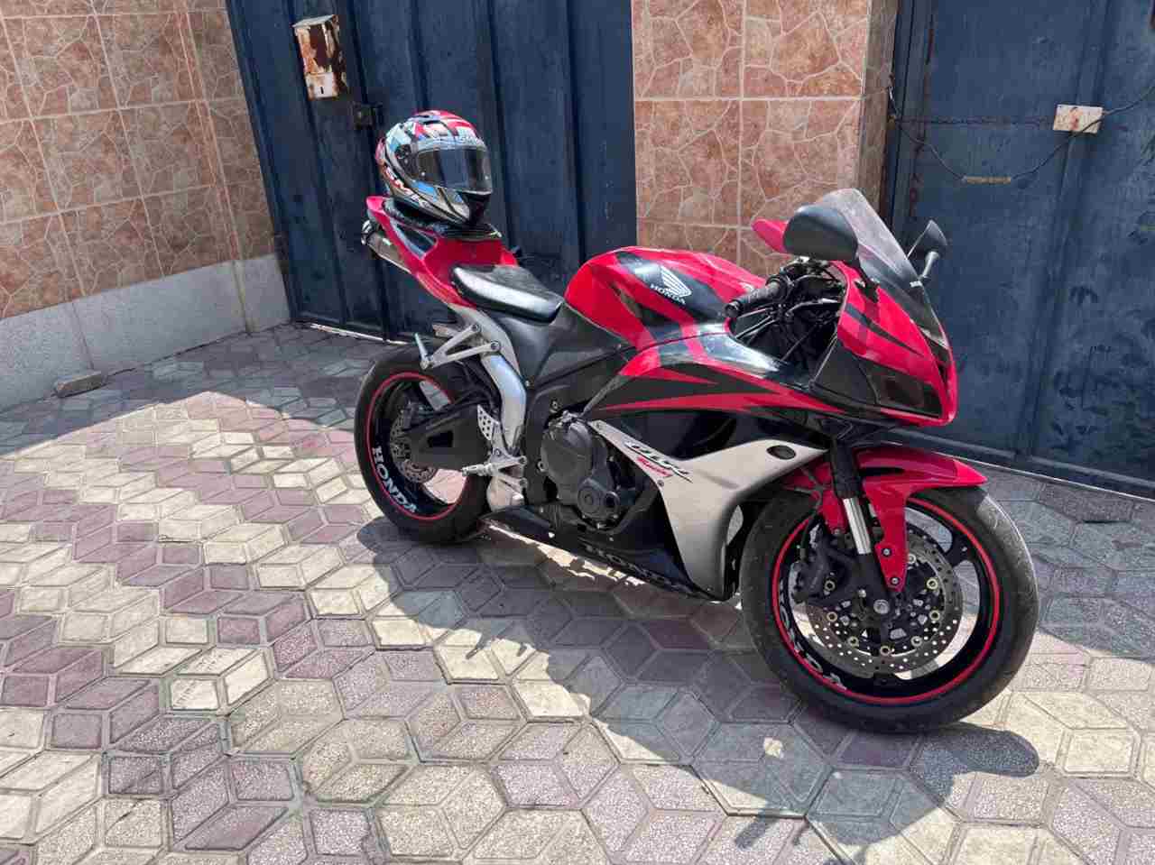 بدون عکس