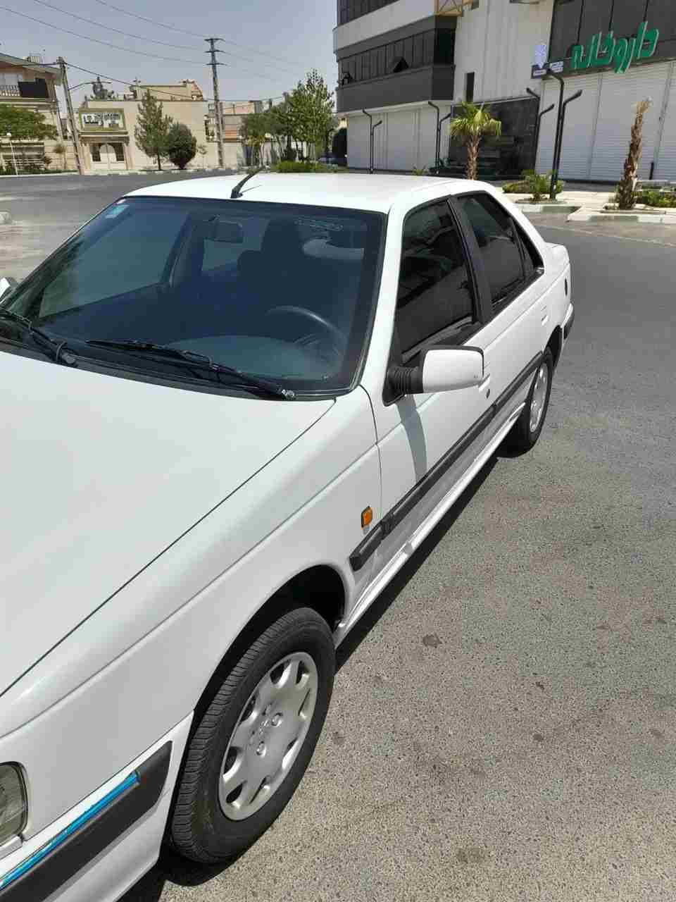 بدون عکس