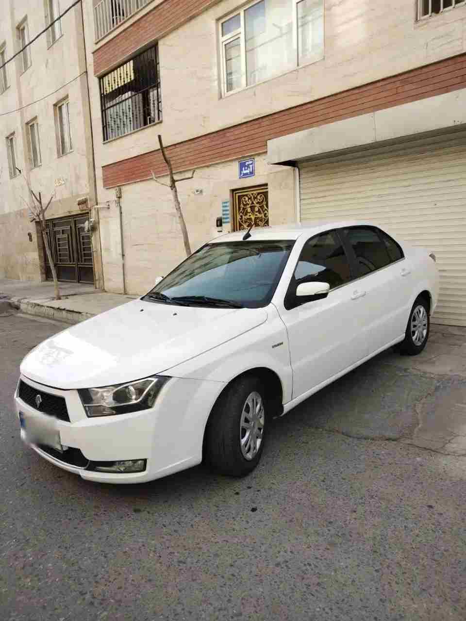 بدون عکس