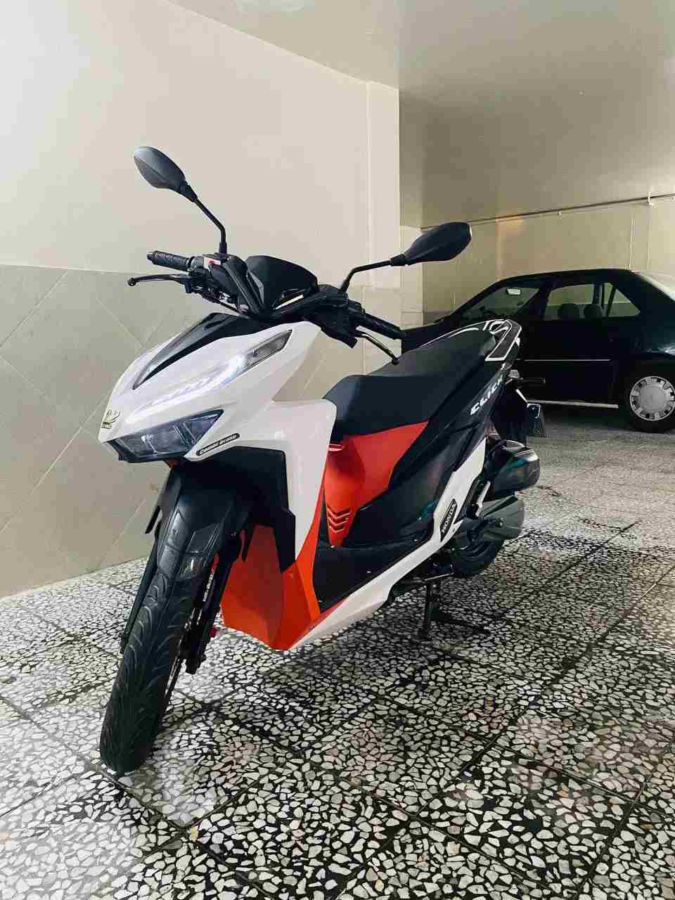 بدون عکس