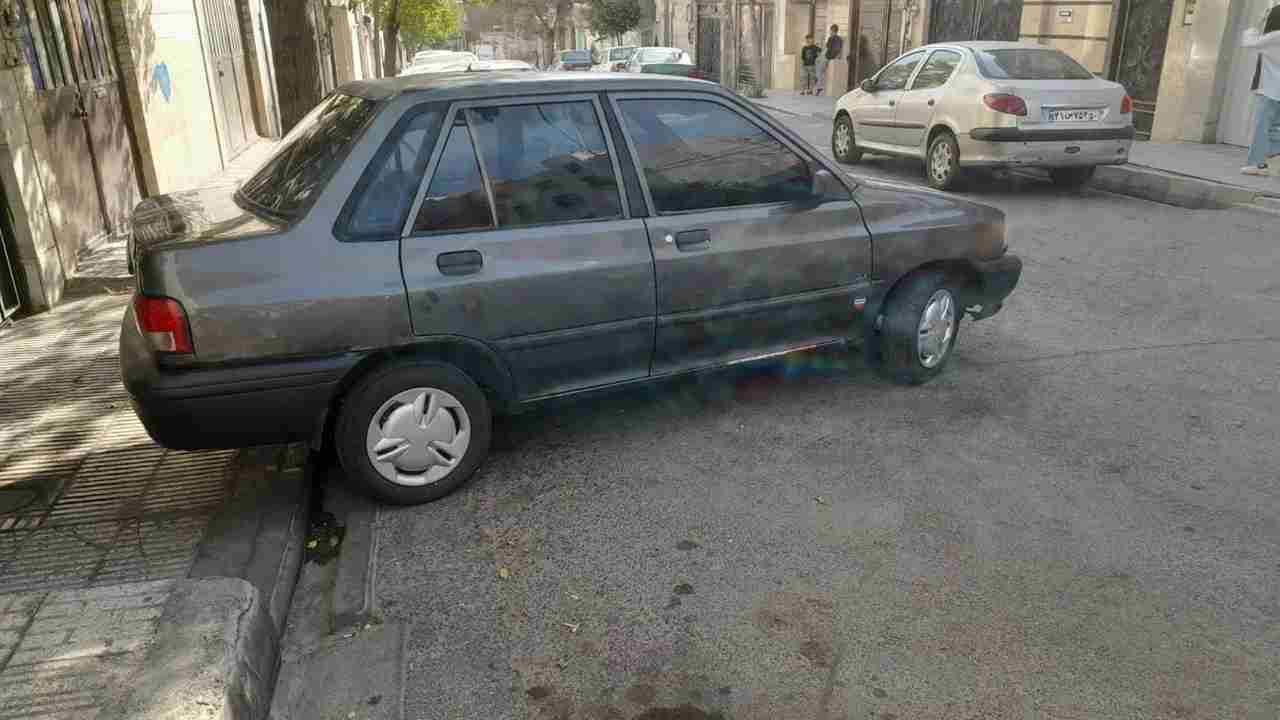 بدون عکس
