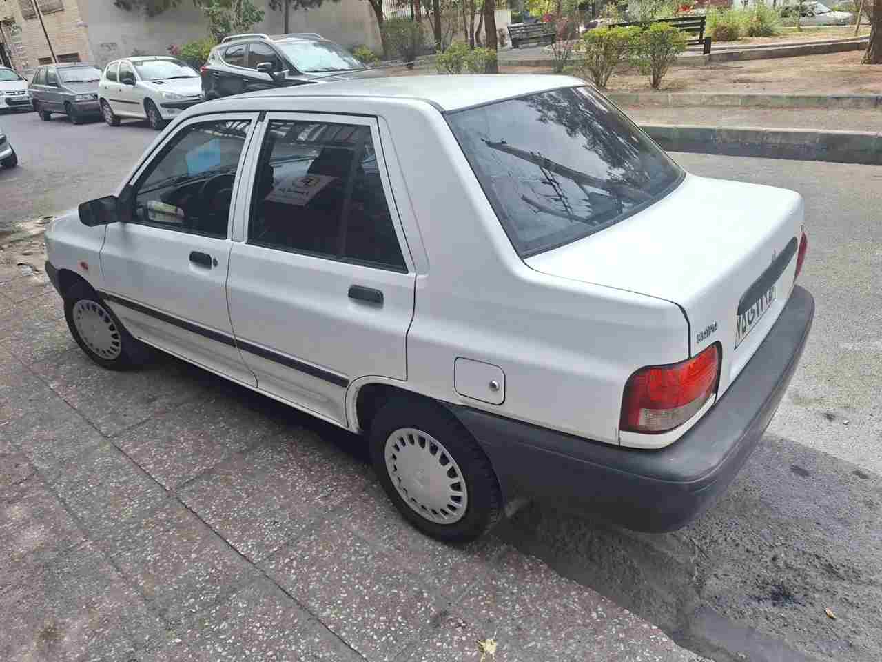 بدون عکس