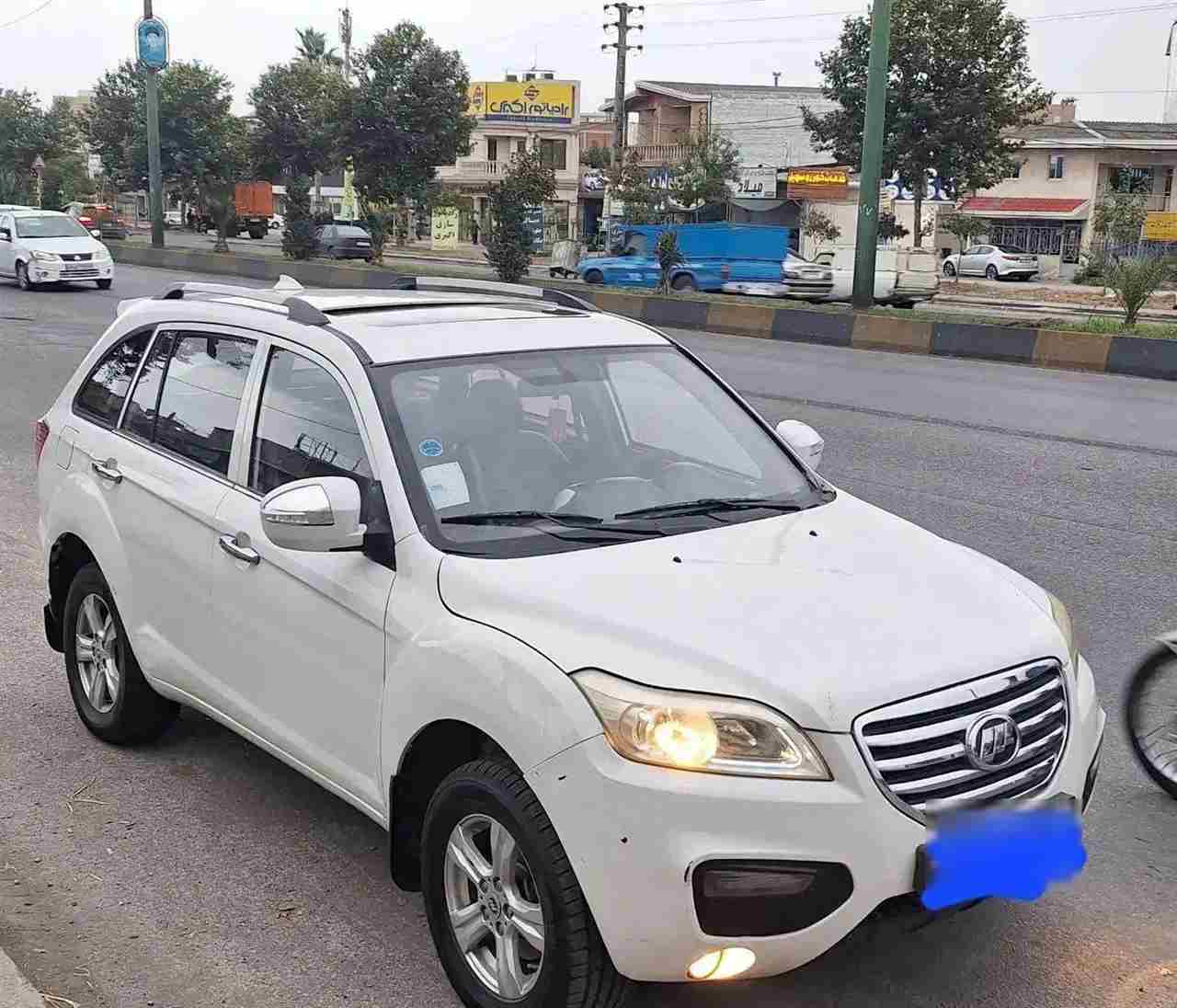 بدون عکس