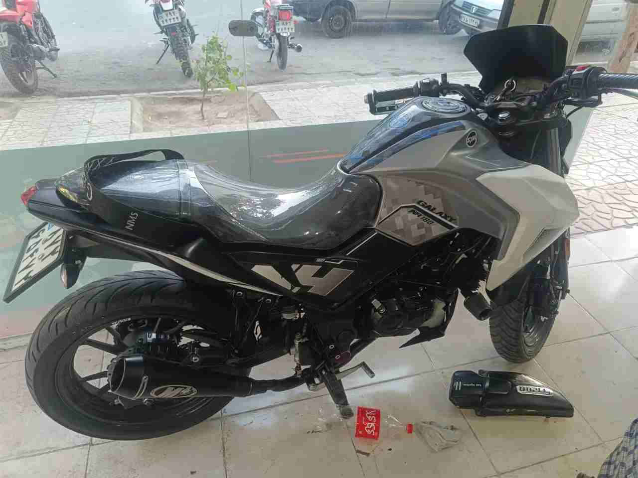 بدون عکس