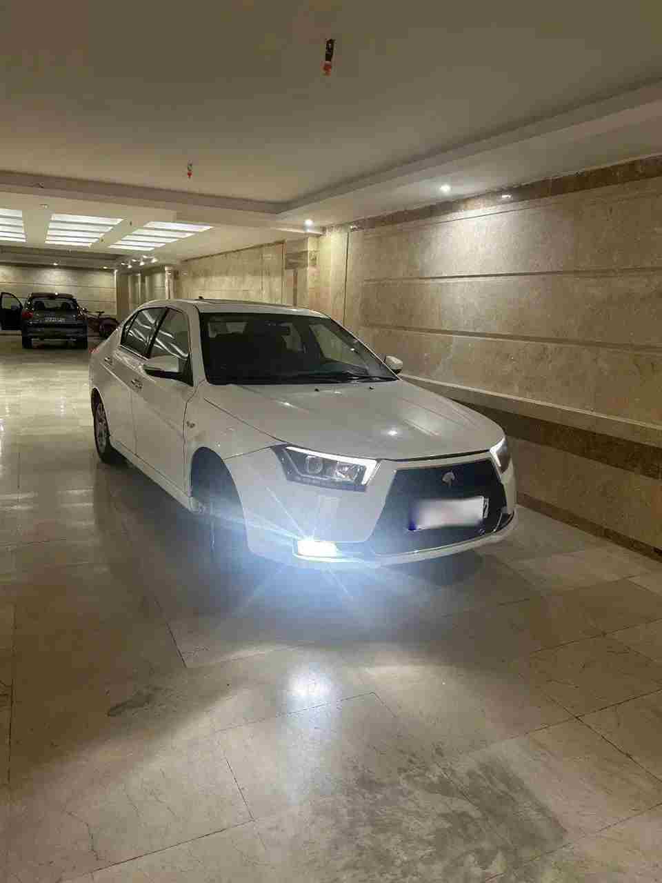 بدون عکس