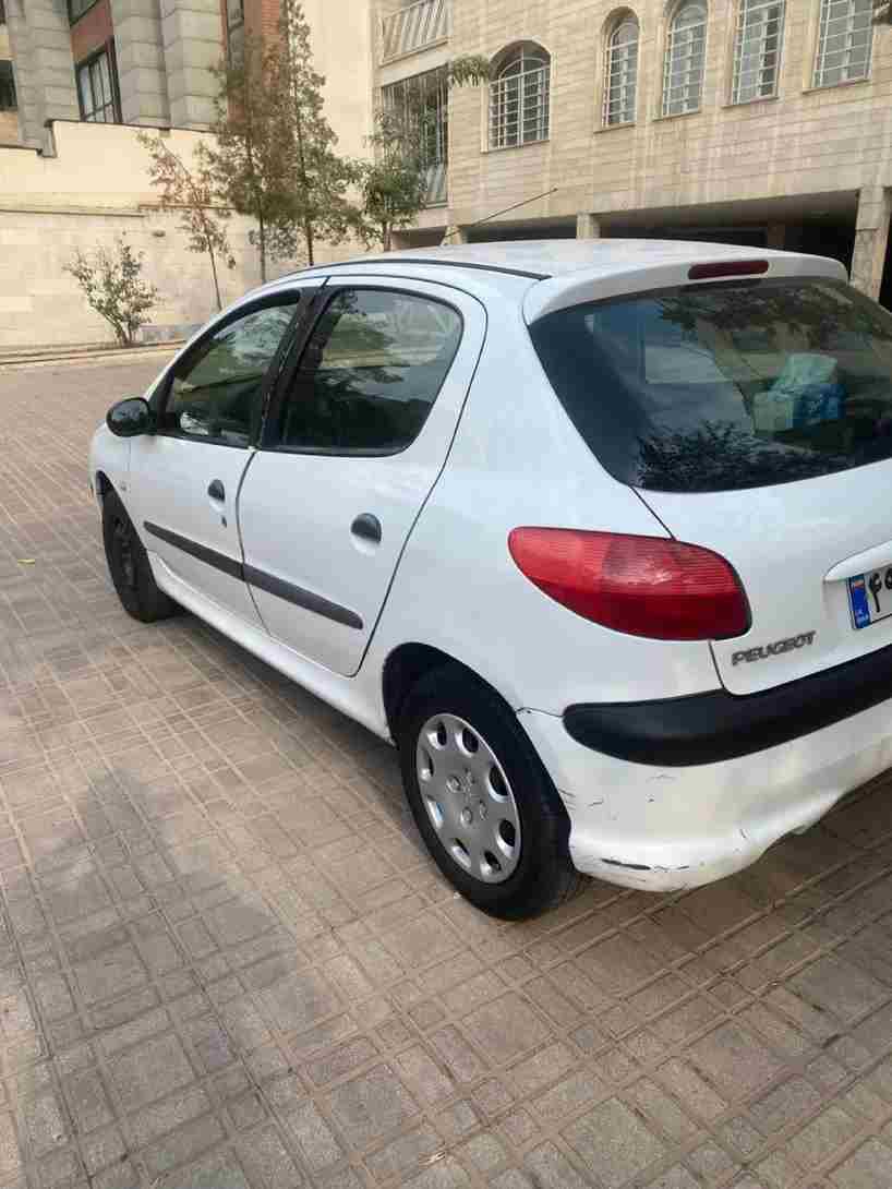 بدون عکس