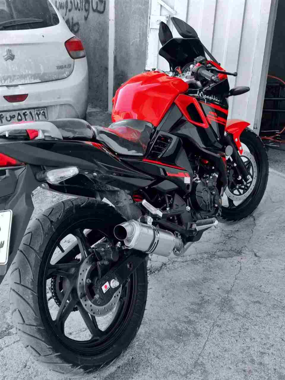 بدون عکس