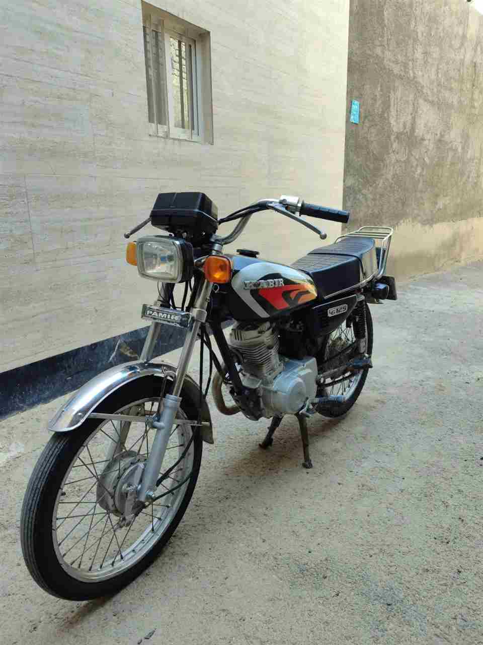 بدون عکس
