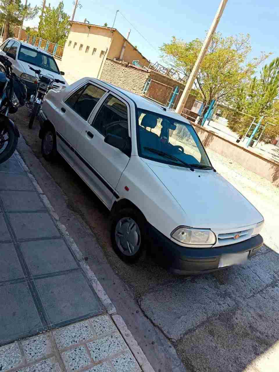 بدون عکس