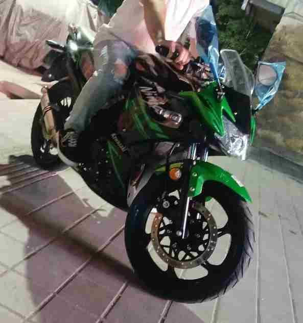 بدون عکس