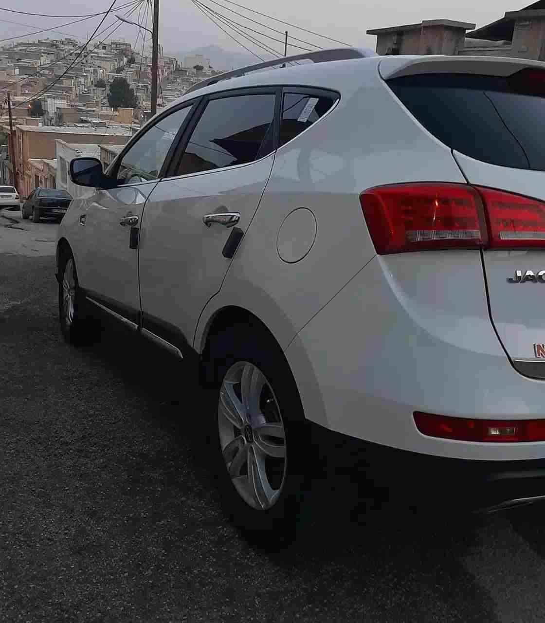 بدون عکس