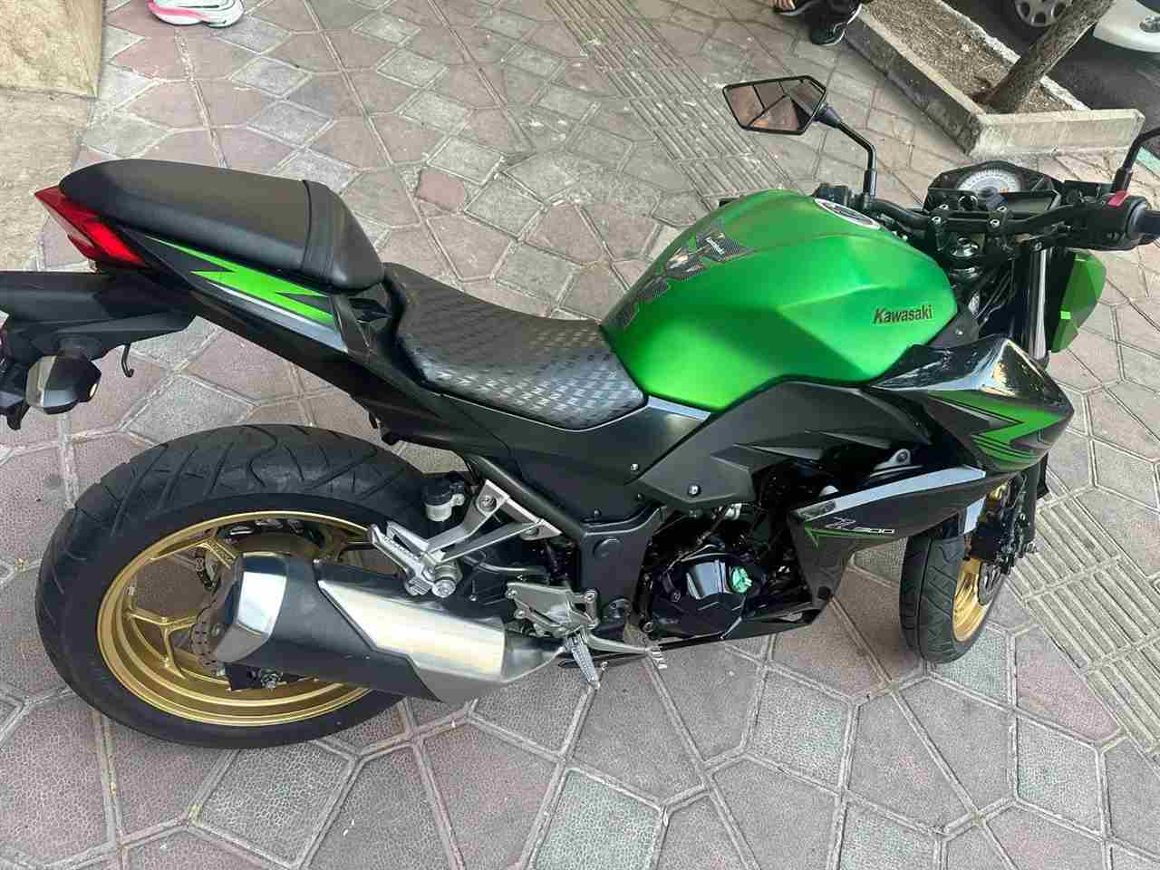 بدون عکس