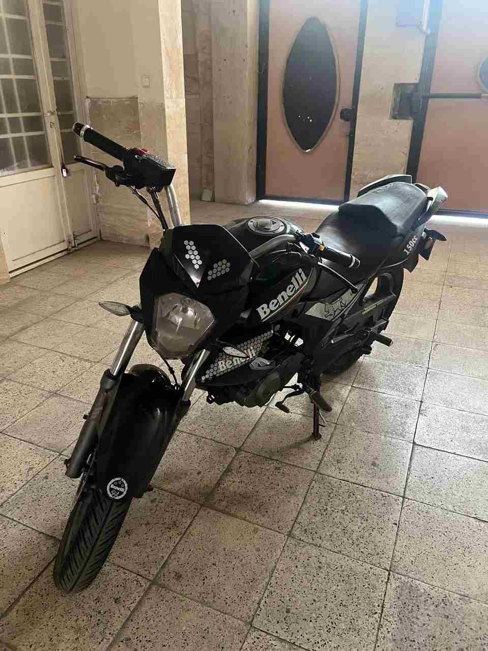 بدون عکس